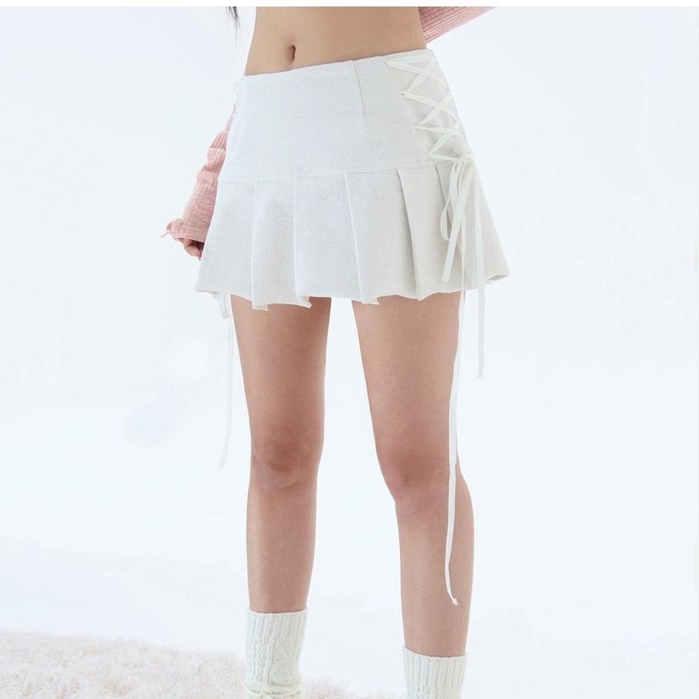white pleated skirt/skort